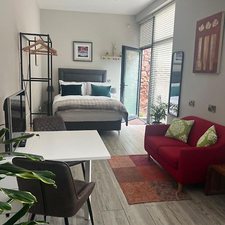 בריי Hugo Mews Bright Studio Apartment מראה חיצוני תמונה
